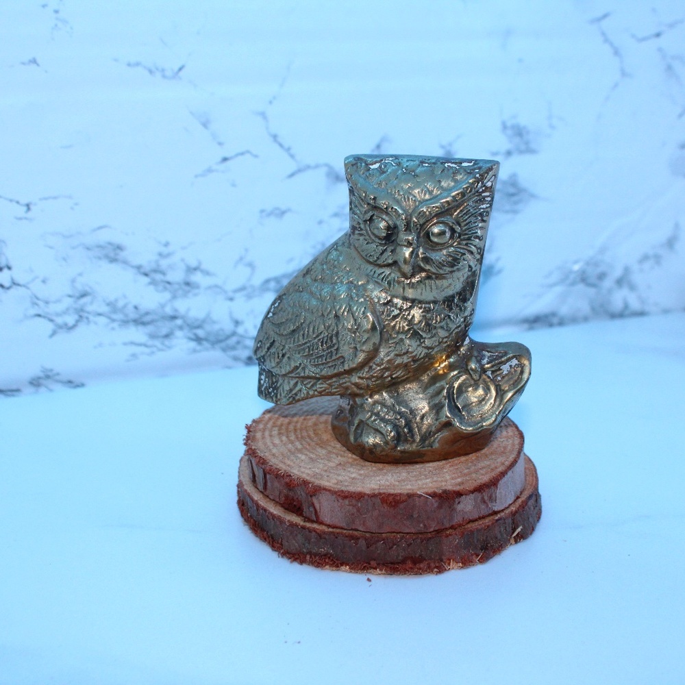 Owl statue, brass, excellent condition.Collectible